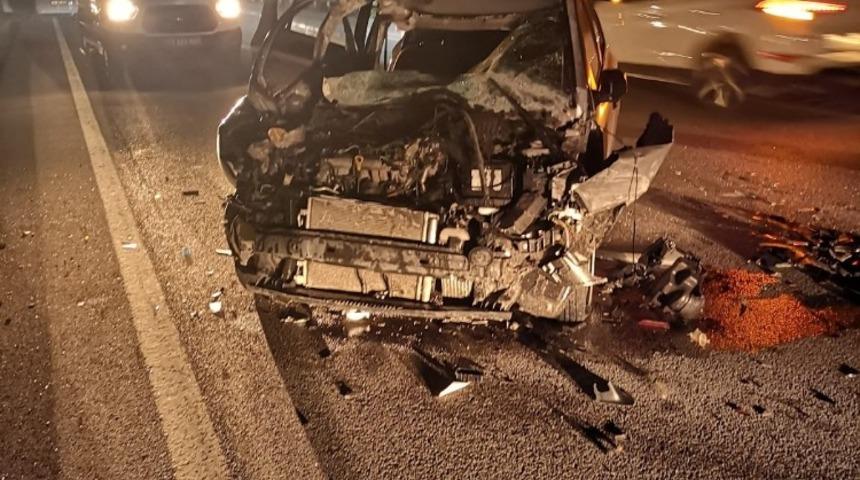 Otomobil Tır&rsquo;a &ccedil;arptı: 2 yaralı