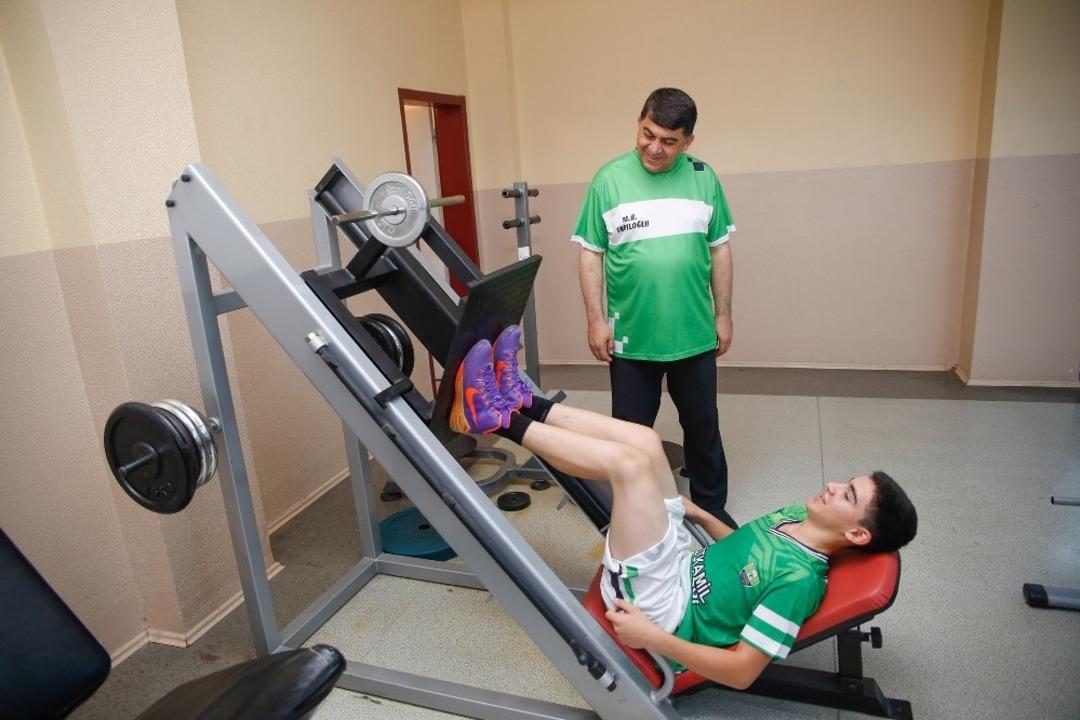 Spor merkezlerinde uzman eğitmenler eşliğinde spor imkanı