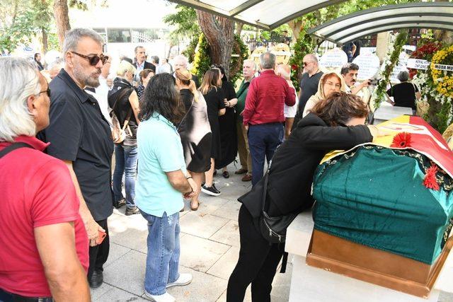 Enis Foforoğlu’nun cenazesinde Hamdi Alkan ile eşinin tartışılan fotoğrafı