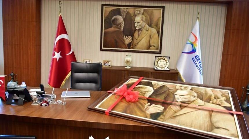 İmamoğlu makamına asmıştı... Atatürk tablosu geri dönüyor