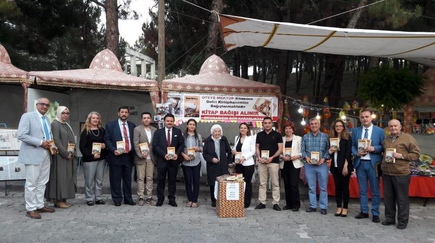 Manisa&rsquo;da 93 yaşındaki yazar okuyucularıyla buluştu