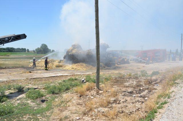 Balya yüklü kamyon elektrik tellerine takıldı, alev alev yandı