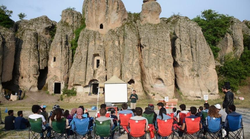 &Uuml;niversiteli gen&ccedil;ler Bilim Merkezi G&ouml;zlem Etkinliğinde buluştu