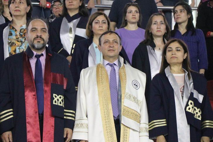 Sağlık Bilimleri Fakültesi’nde mezuniyet heyecanı G2