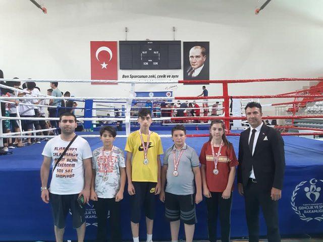 Malatya sporcular muaythai şampiyonasında 5 madalya aldı