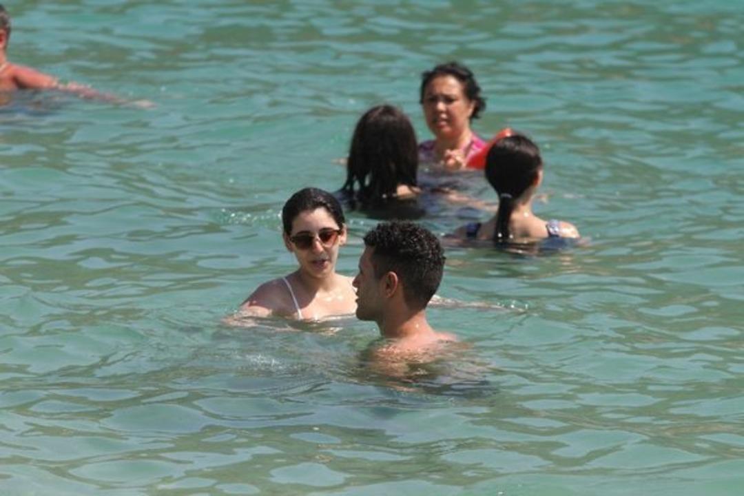 Alanya'da sıcaktan bunalan soluğu denizde aldı