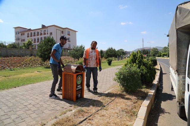 Daha temiz bir Bingöl kampanyası kapsamında çöp kovaları yerleştirildi