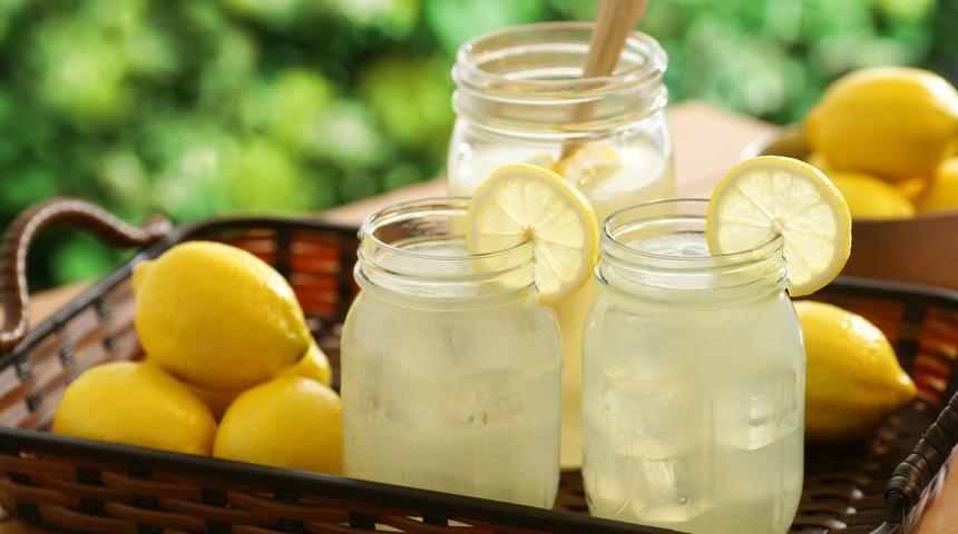 Portakal suyu, limonata i&ccedil;mek g&uuml;neş lekesi yapar mı?