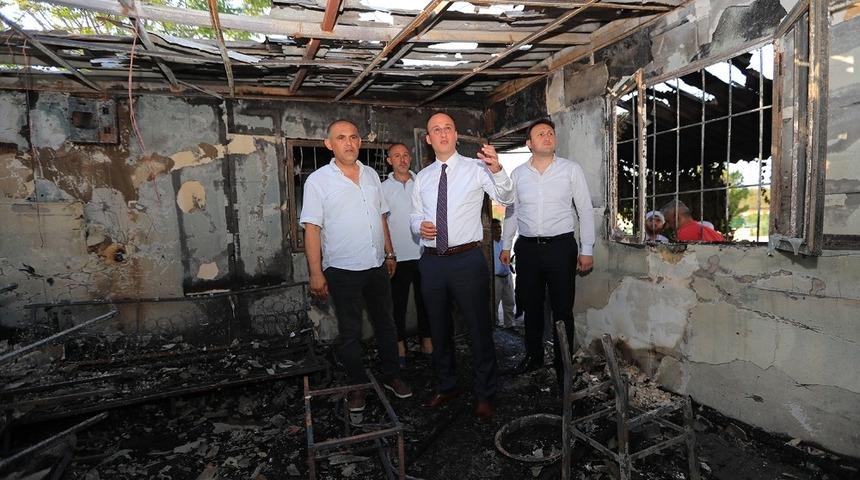 Başkan &Ouml;rki yanan dolmuş durağında incelemelerde bulundu