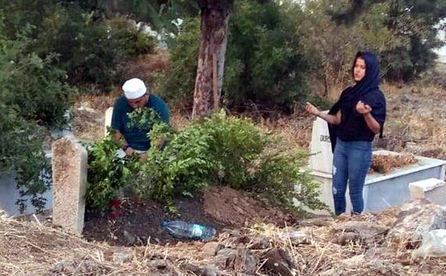 Yatağında ölü bulunan liseli Esma, toprağa verildi