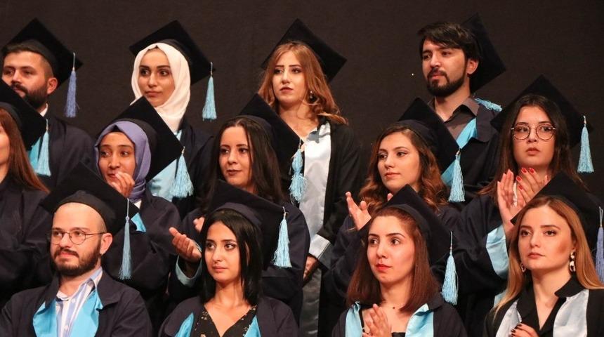 ERÜ Güzel Sanatlar Fakültesi 2018-2019 Yılı Mezunlarını Verdi