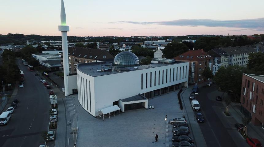 Almanya'nın Aachen şehrinde &lsquo;Cami Meydanı&rsquo; a&ccedil;ıldı
