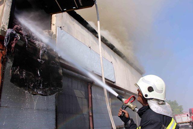 Gaziantep’te mobilya imalathanesinde yangın