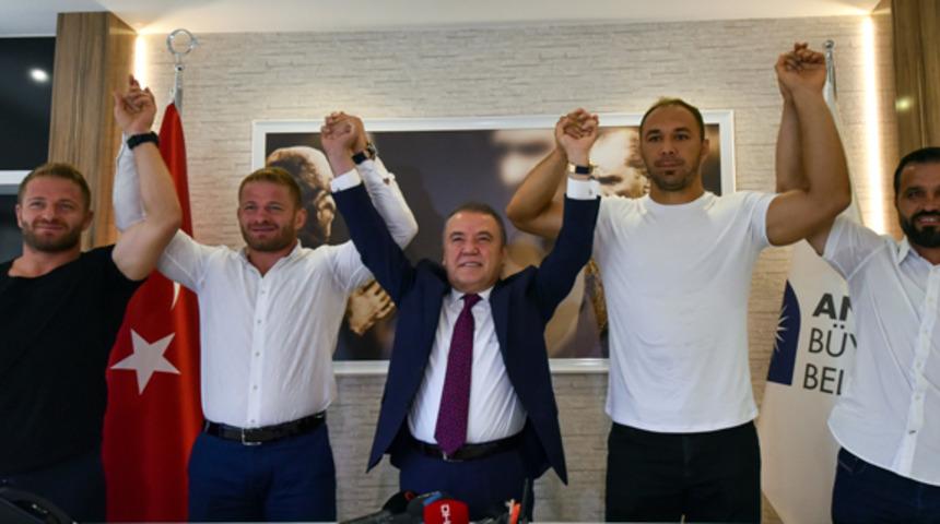 Başpehlivanlar Balaban ile Gürbüz, Antalya Büyükşehir'de