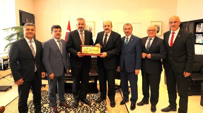 Başkan Kılı&ccedil;&rsquo;tan Eczacılık Fak&uuml;ltesi teşekk&uuml;r&uuml;