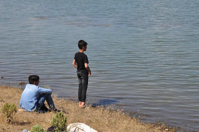 Suriyeli çocuk, serinlemek için girdiği gölette boğuldu