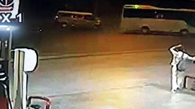 Tur midibüsüyle minibüs taksi çarpıştı: 1 ölü, 7 yaralı (2)