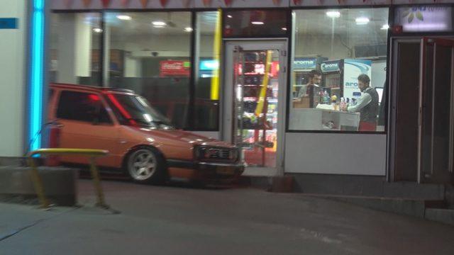 Sultangazi'de maskeli 3 kişi akaryakıt istasyonunu soydu