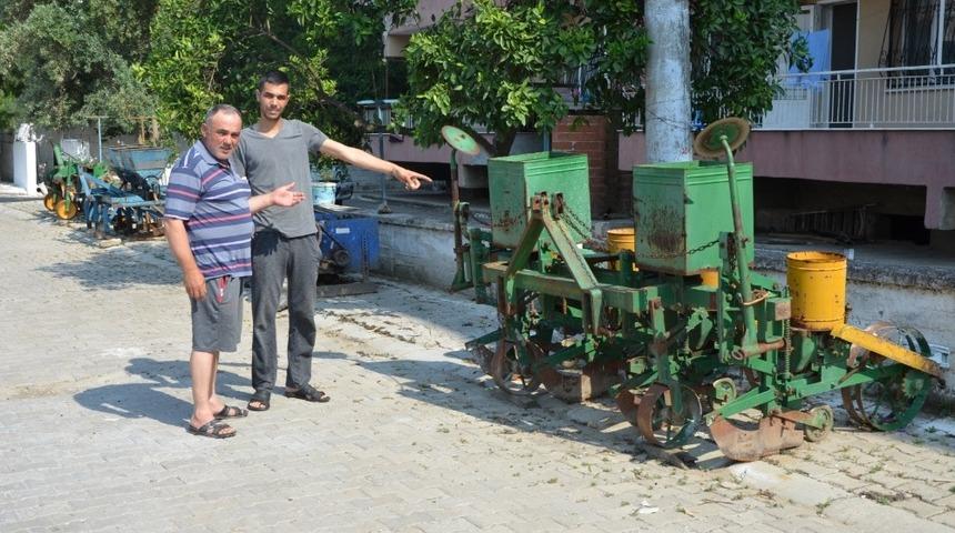 Sokağa bırakılan tarım aletleri mahalle sakinlerini rahatsız ediyor