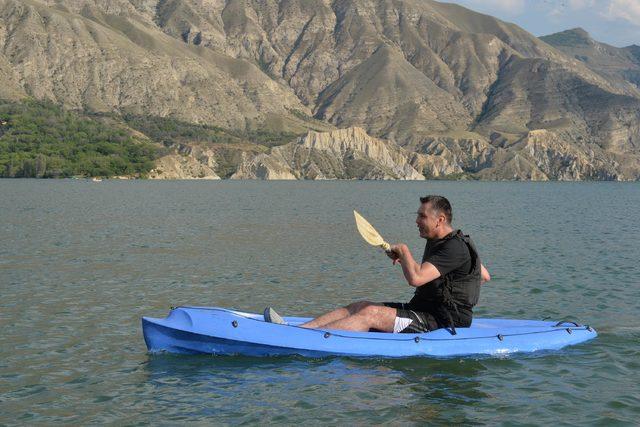 Sakin kent Uzundere'de gezi, Tortum Gölü'nde kano keyfi