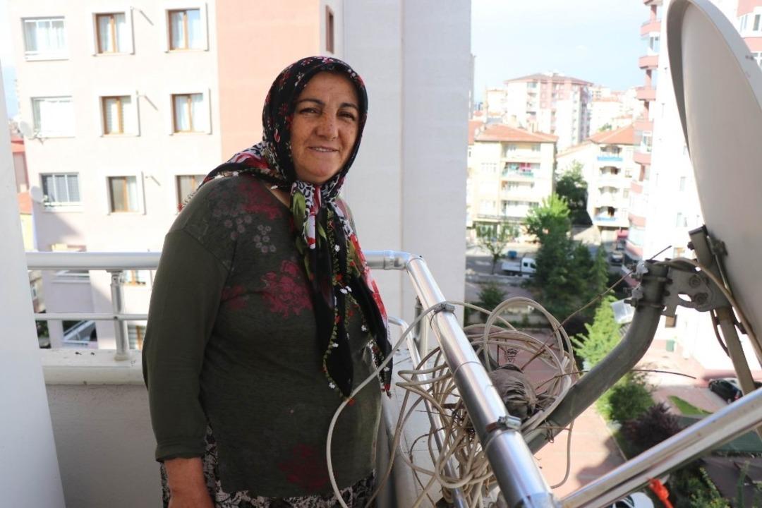 (&Ouml;zel) Balkonun davetsiz misafiri