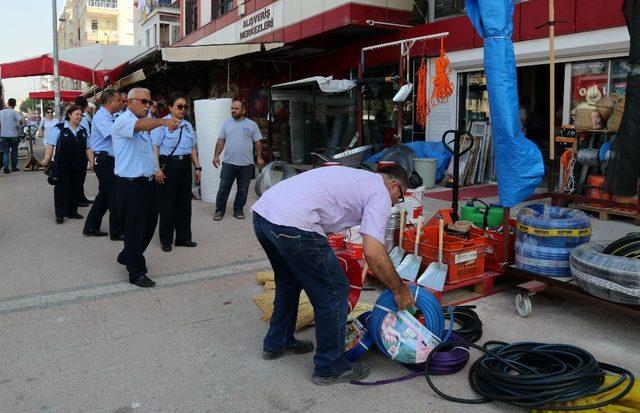 Akdeniz zabıtası, kaldırım işgallerine karşı denetimlerini artırdı