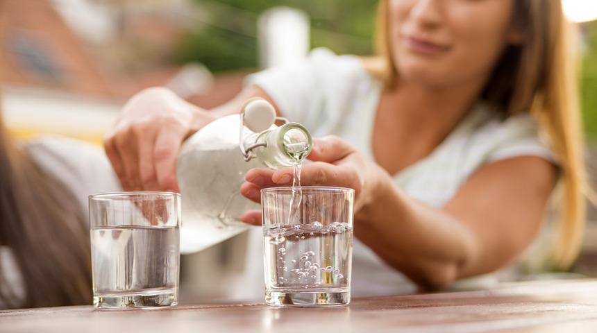 Kadınlar 10, erkekler günde 14 bardak su içmeli