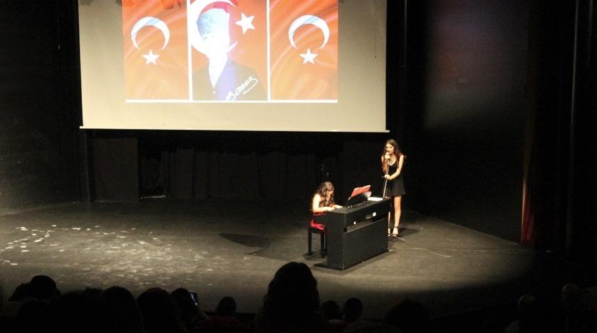 &Ccedil;ocuklar performansıyla usta piyanistleri aratmadı