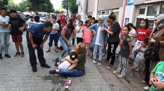 Sultangazi'de otomobilin çarptığı küçük kız: Annemi istiyorum