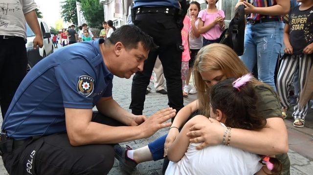 Sultangazi'de otomobilin çarptığı küçük kız: Annemi istiyorum