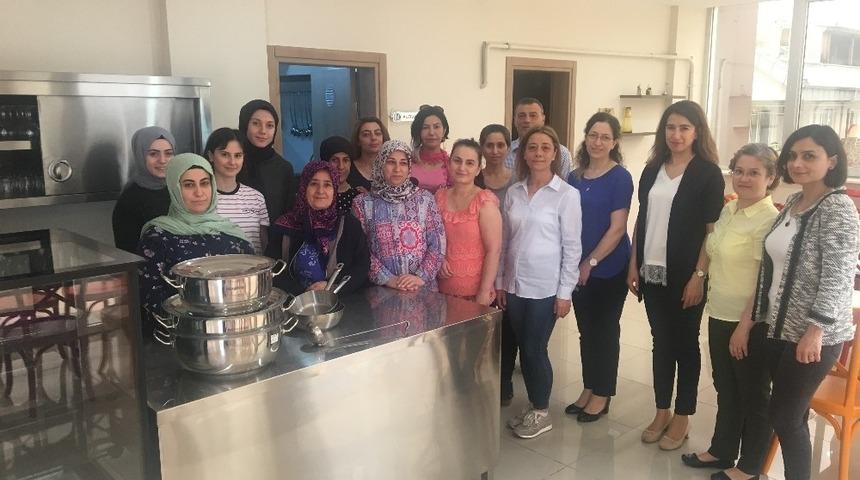 Denetimli serbestlikten yararlanan kadınlara aş&ccedil;ılık eğitimi