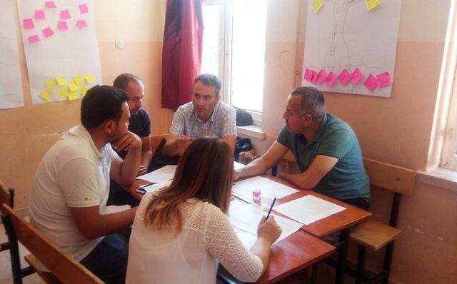 Hisarcık’ta öğretmenlere Okul ve Aile İş Birliği Geliştirme Programı Eğitimi