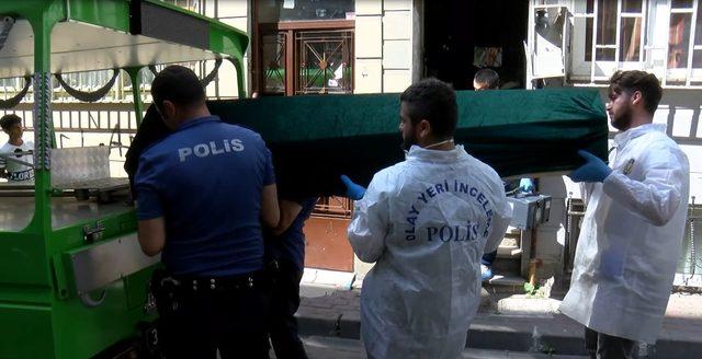 Fatih'te öldürülen kadının cenazesi Adli Tıp'a gönderildi