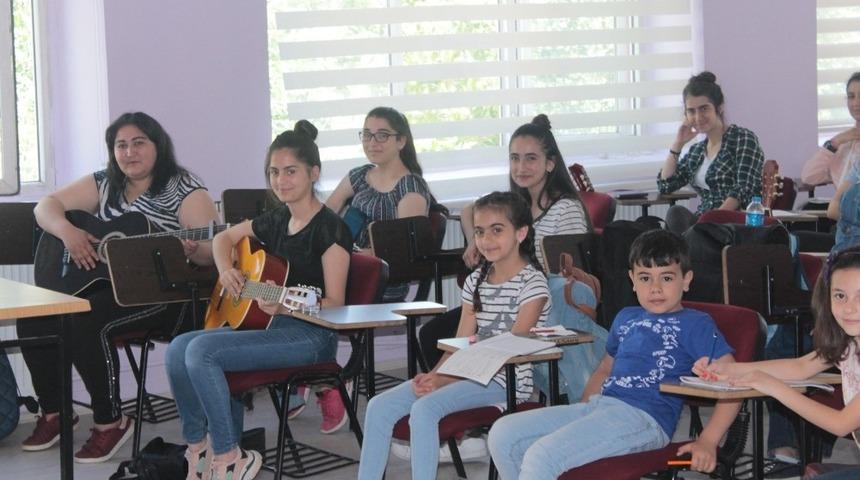 Kars Halk Eğitim’de yaz kursları başladı