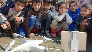 İlk defa drone gören çocukların gülümseten anları