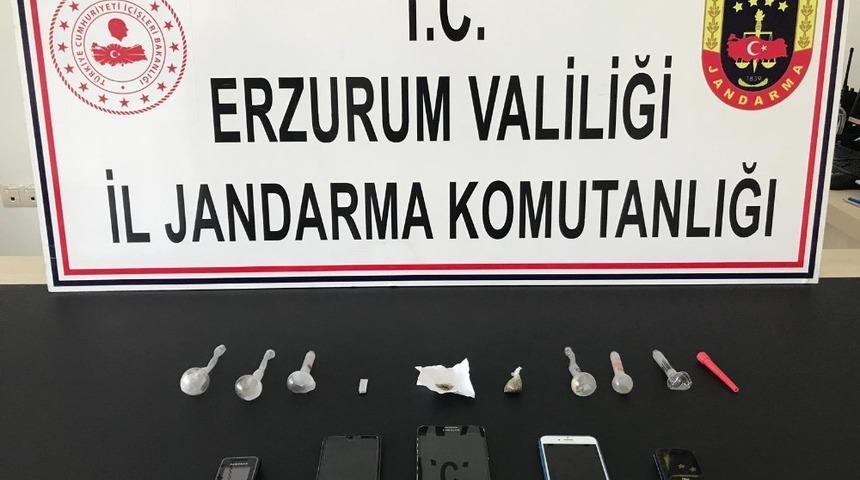 Uyuşturucu satıcısı 4 kişi yakalandı