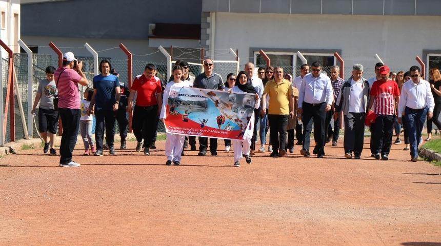 Uyuşturucu kullanımı ve ka&ccedil;ak&ccedil;ılığı ile m&uuml;cadeleye dikkat &ccedil;ekmek i&ccedil;in spor yaptılar