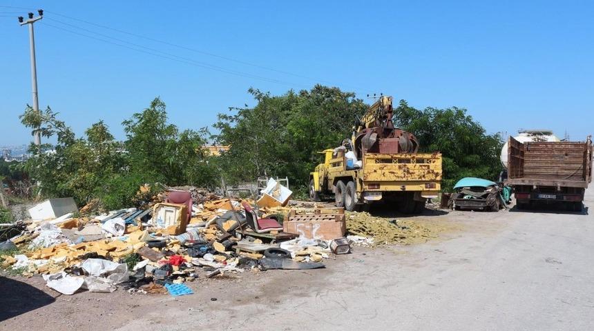 Toprak d&ouml;k&uuml;p yol kapatan esnafa belediye&rsquo;den cevap