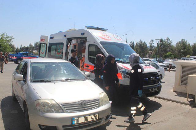 Adıyaman'da hafif ticari araçla ambulans çarpıştı: 4 yaralı