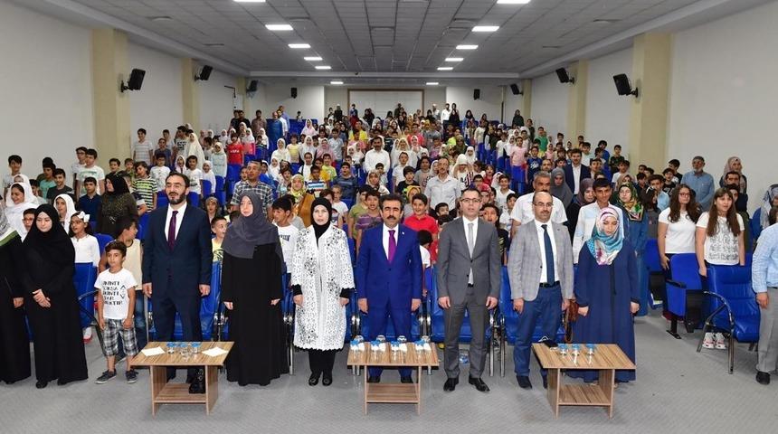 Vali G&uuml;zeloğlu yaz Kur&rsquo;an kursu &ouml;ğrencileri ile buluştu