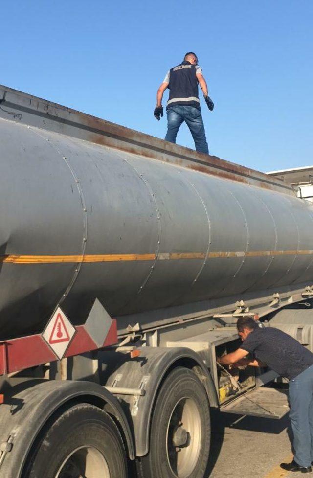 İzmir'de, 33 ton kaçak akaryakıt ele geçirildi