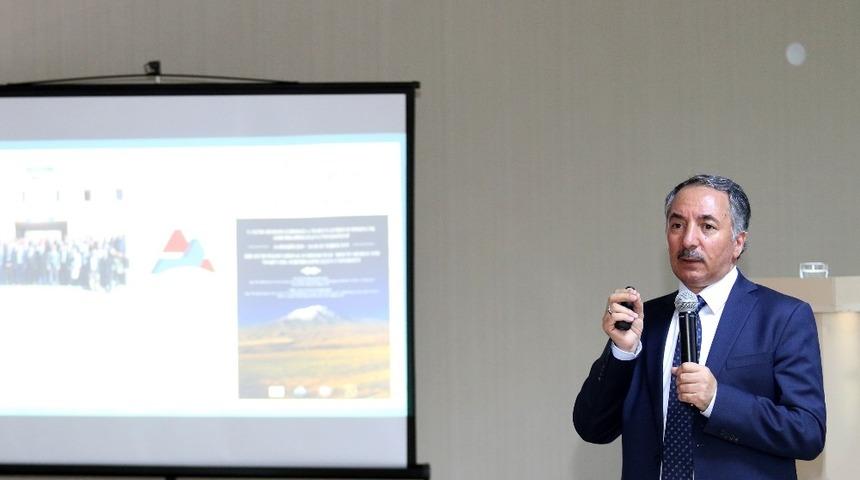 Rekt&ouml;r Karabulut basın mensuplarıyla bir araya geldi