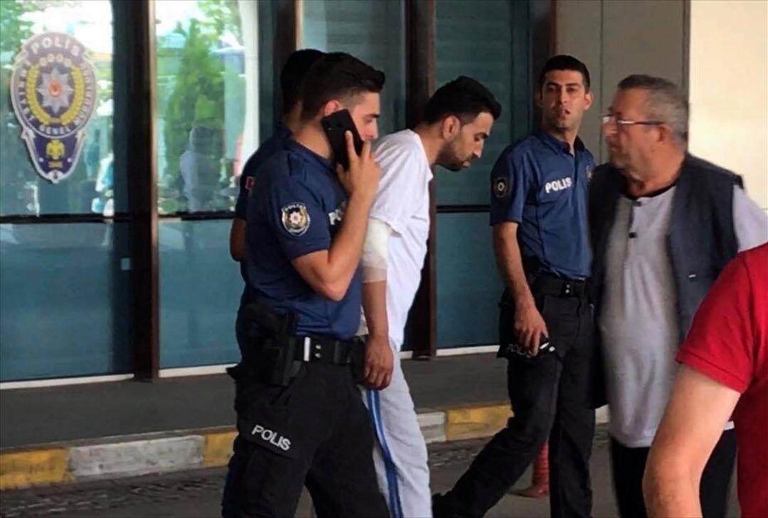 G&Uuml;NCELLEME 3 - Edirne'de d&uuml;zensiz g&ouml;&ccedil;menleri taşıyan ara&ccedil; kaza yaptı