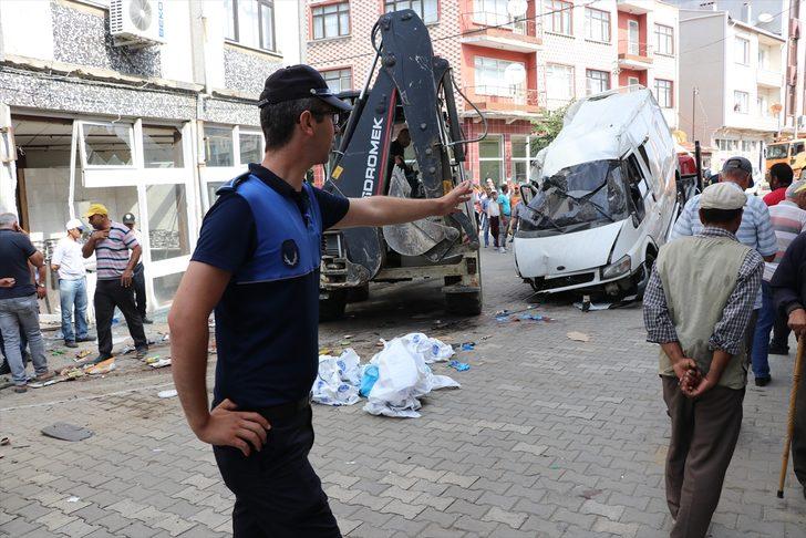 GÜNCELLEME 3 - Edirne'de düzensiz göçmenleri taşıyan araç kaza yaptı G5