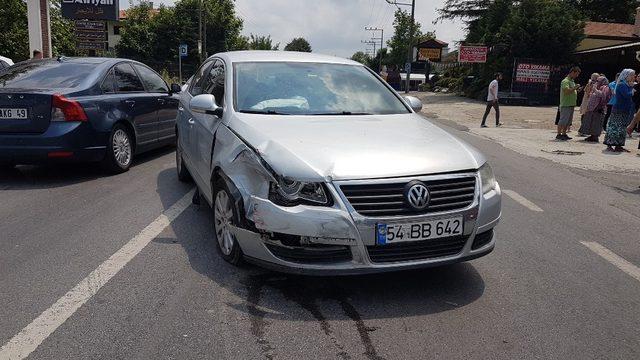 Sakarya’da iki otomobil çarpıştı: 1’i çocuk 7 yaralı