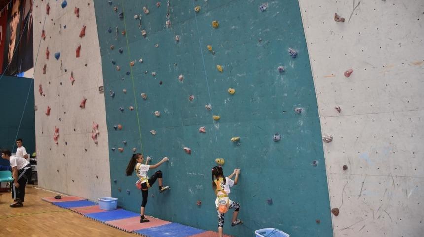 “Zirvede Ben de Varım”da keşfedilen 4 çocuğa milli davet