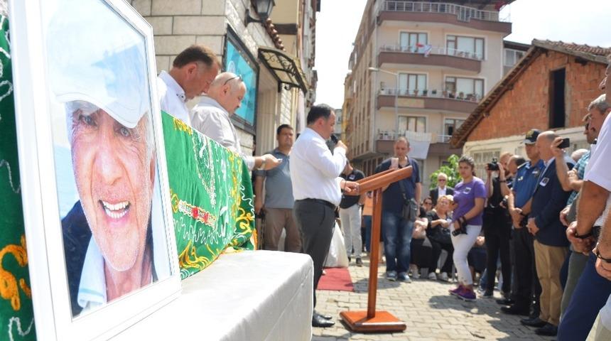 Eğitim mimarını sevenleri uğurladı