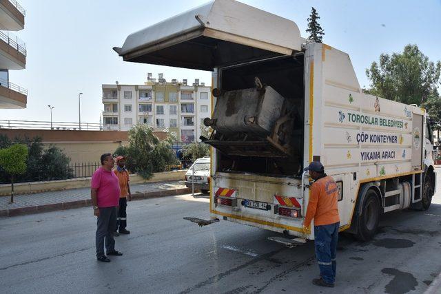 Toroslar’da çöp konteynerleri yıkanıyor