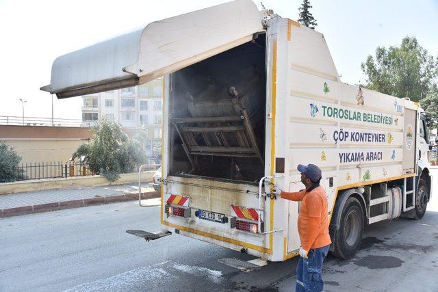 Toroslar’da çöp konteynerleri yıkanıyor