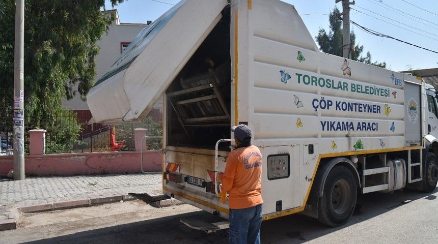 Toroslar’da çöp konteynerleri yıkanıyor